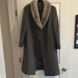 Elegant Gray Coat with Faux Fur Collar lapel